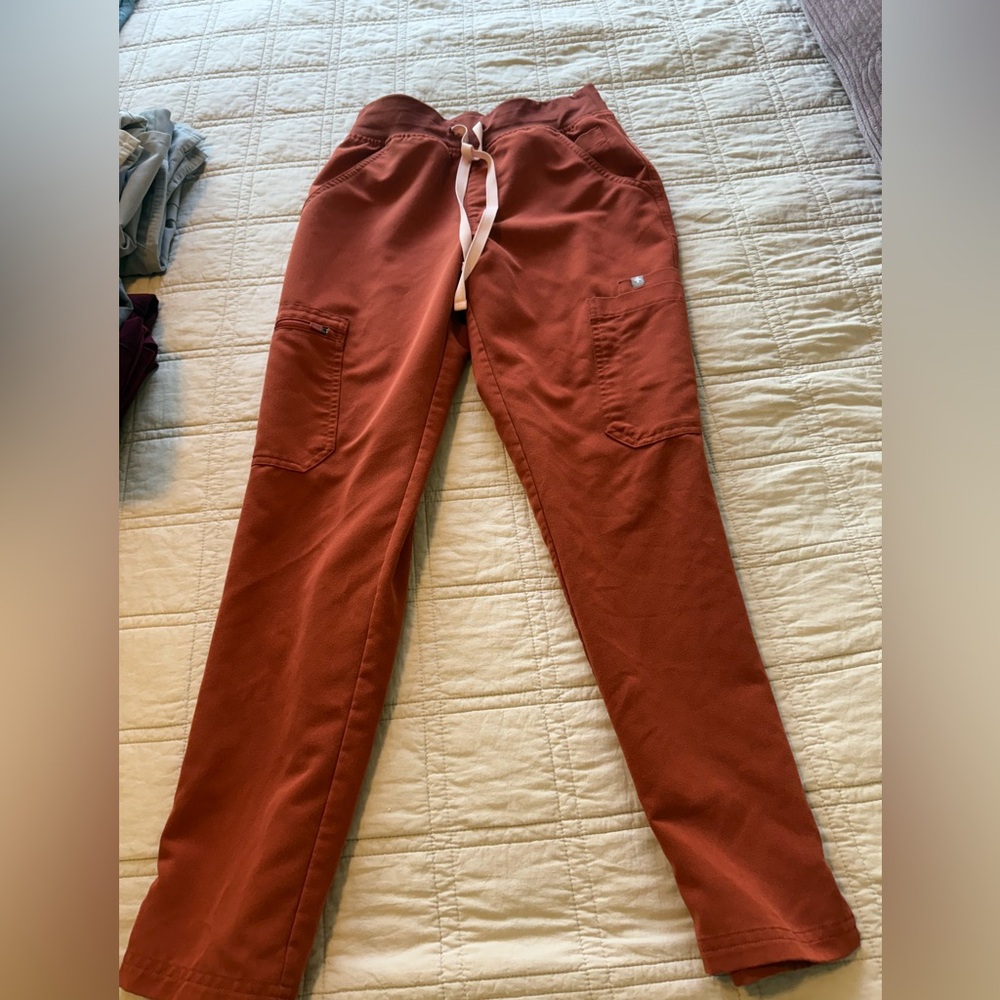 FIGS high waisted Yola scrub pants 
Pumpkin spice